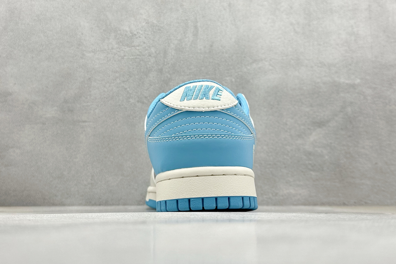  终端放店
XC版 Nike SB Dunk Low x BAPE 米白灰蓝
纯原大厂出品 极力推荐
原