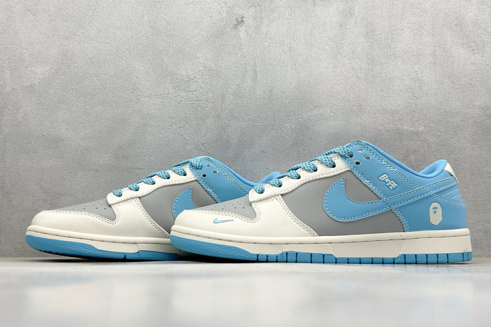  终端放店
XC版 Nike SB Dunk Low x BAPE 米白灰蓝
纯原大厂出品 极力推荐
原