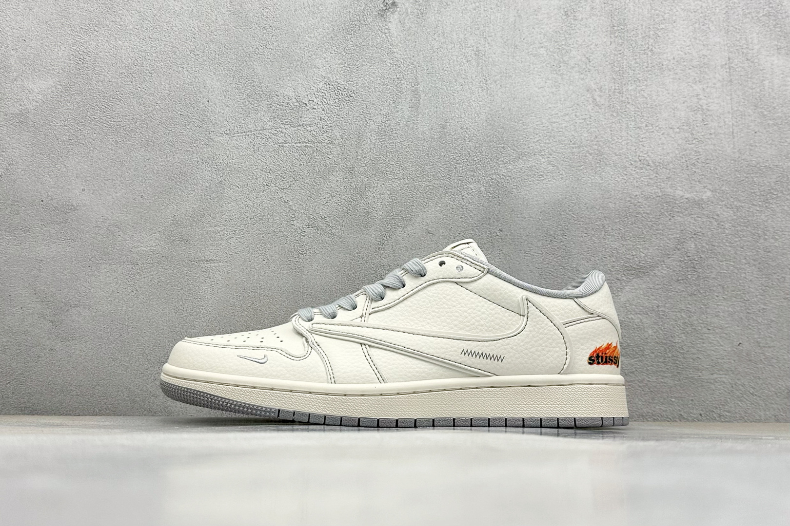 终端放店
XC版 Travis Scott x Fragment Design x Air Jorda