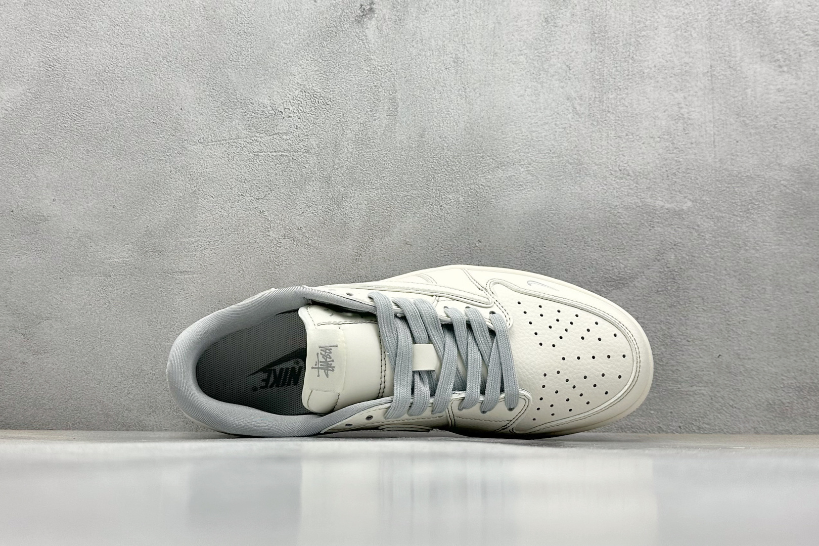终端放店
XC版 Travis Scott x Fragment Design x Air Jorda