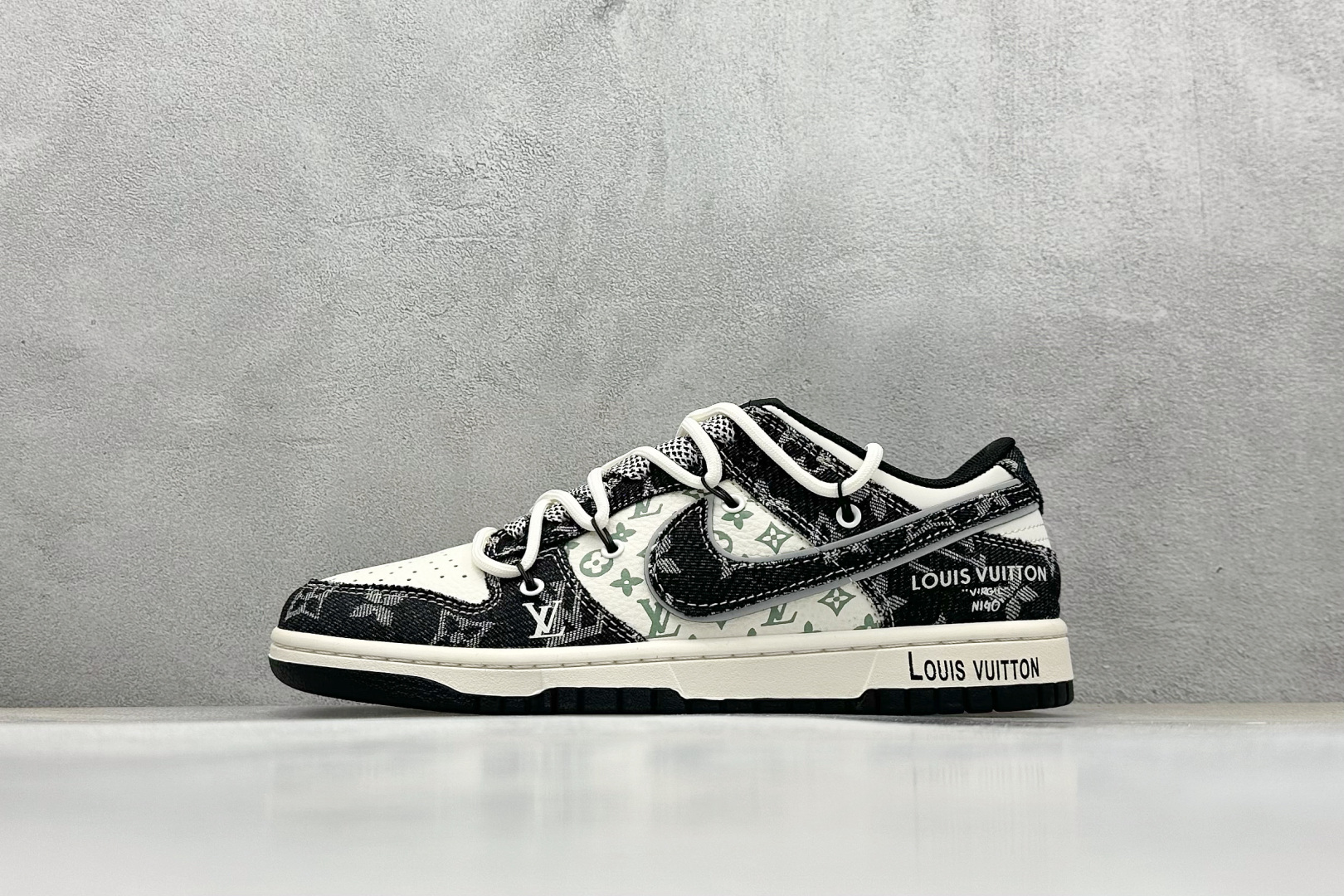  终端放店
XC版 Nike SB Dunk Low LV联名 绑带黑牛仔印花 周年高端定制 低帮休闲板