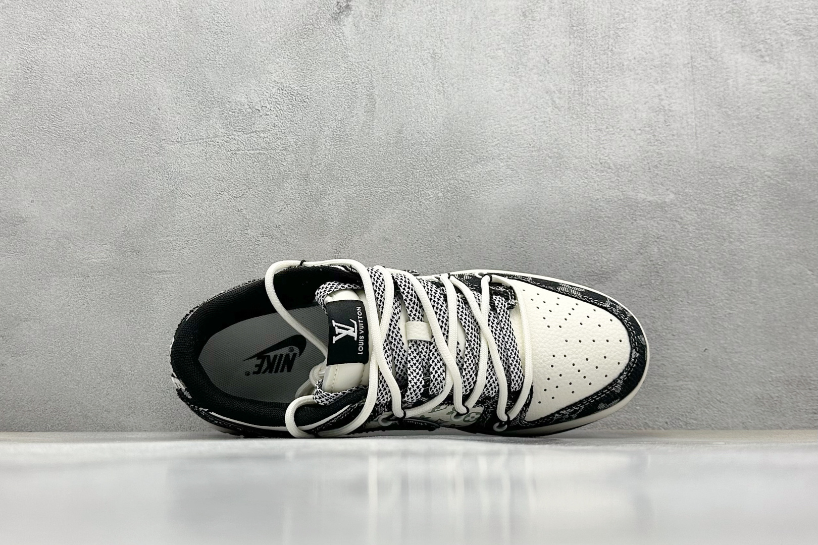  终端放店
XC版 Nike SB Dunk Low LV联名 绑带黑牛仔印花 周年高端定制 低帮休闲板