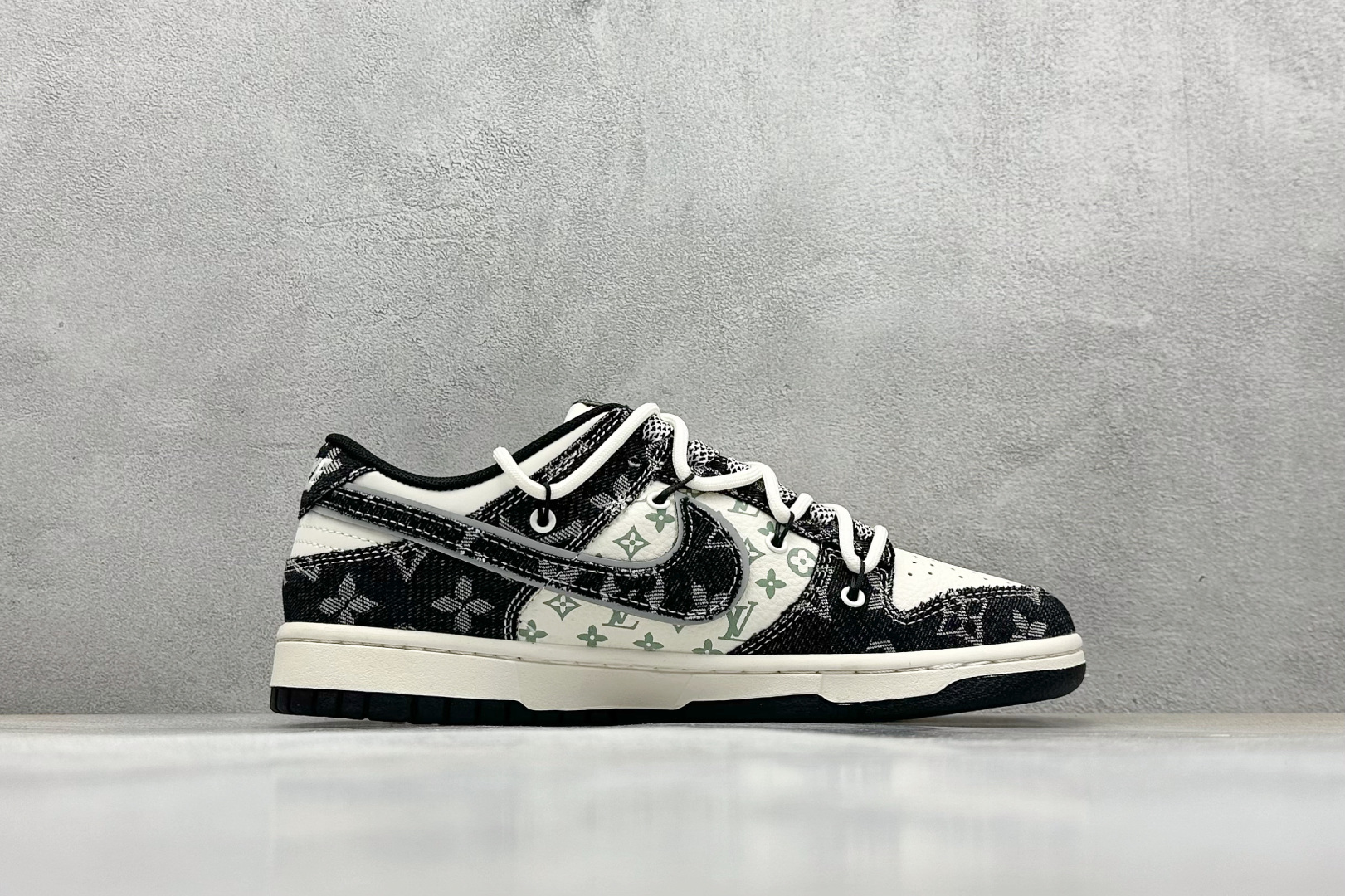  终端放店
XC版 Nike SB Dunk Low LV联名 绑带黑牛仔印花 周年高端定制 低帮休闲板