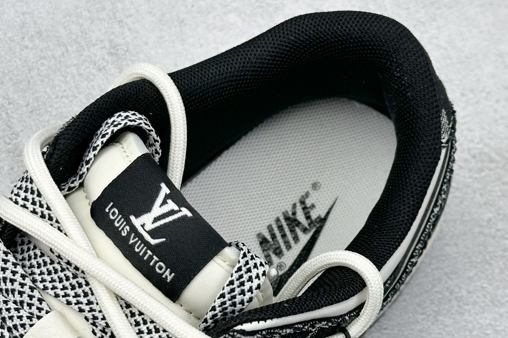  终端放店
XC版 Nike SB Dunk Low LV联名 绑带黑牛仔印花 周年高端定制 低帮休闲板
