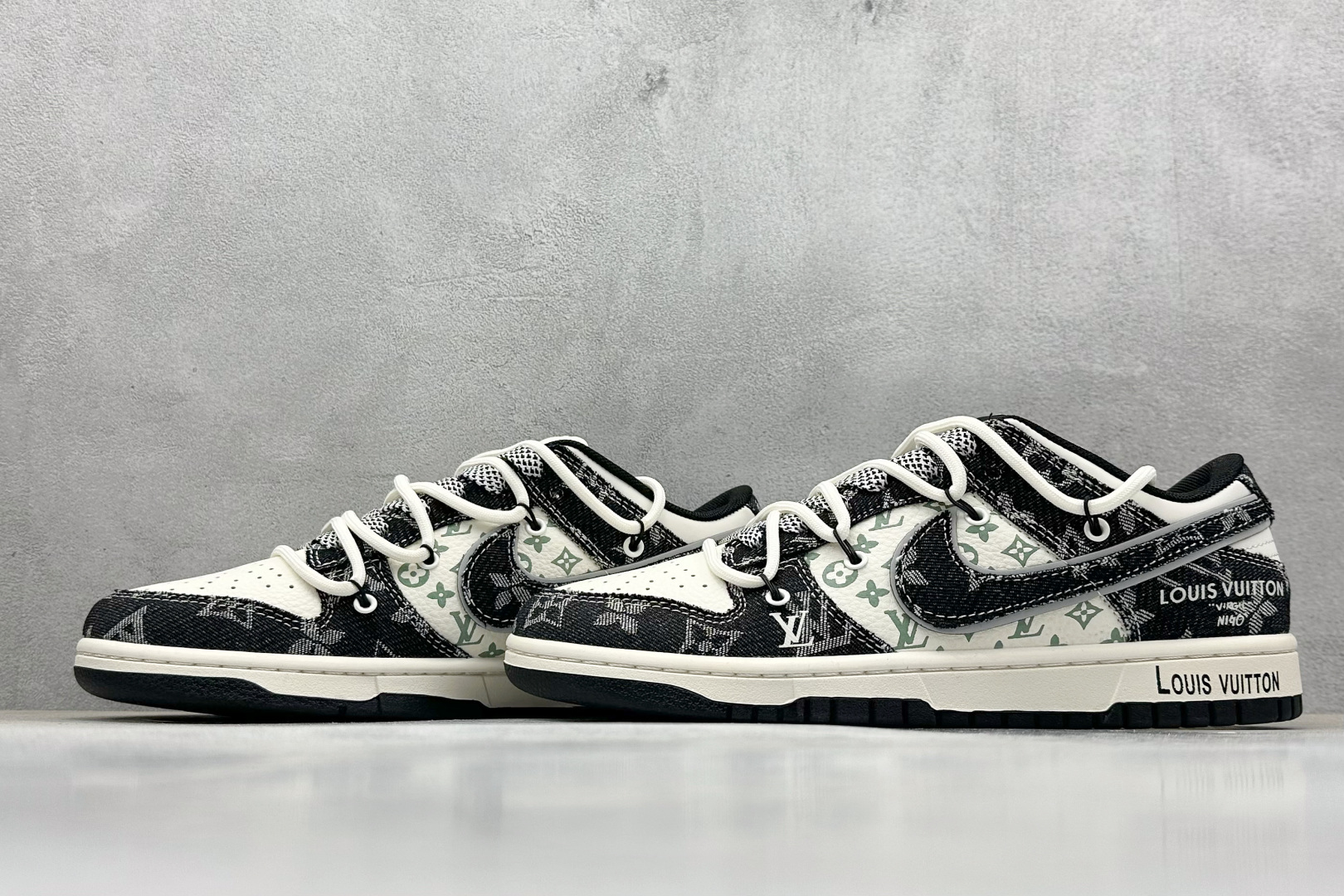  终端放店
XC版 Nike SB Dunk Low LV联名 绑带黑牛仔印花 周年高端定制 低帮休闲板