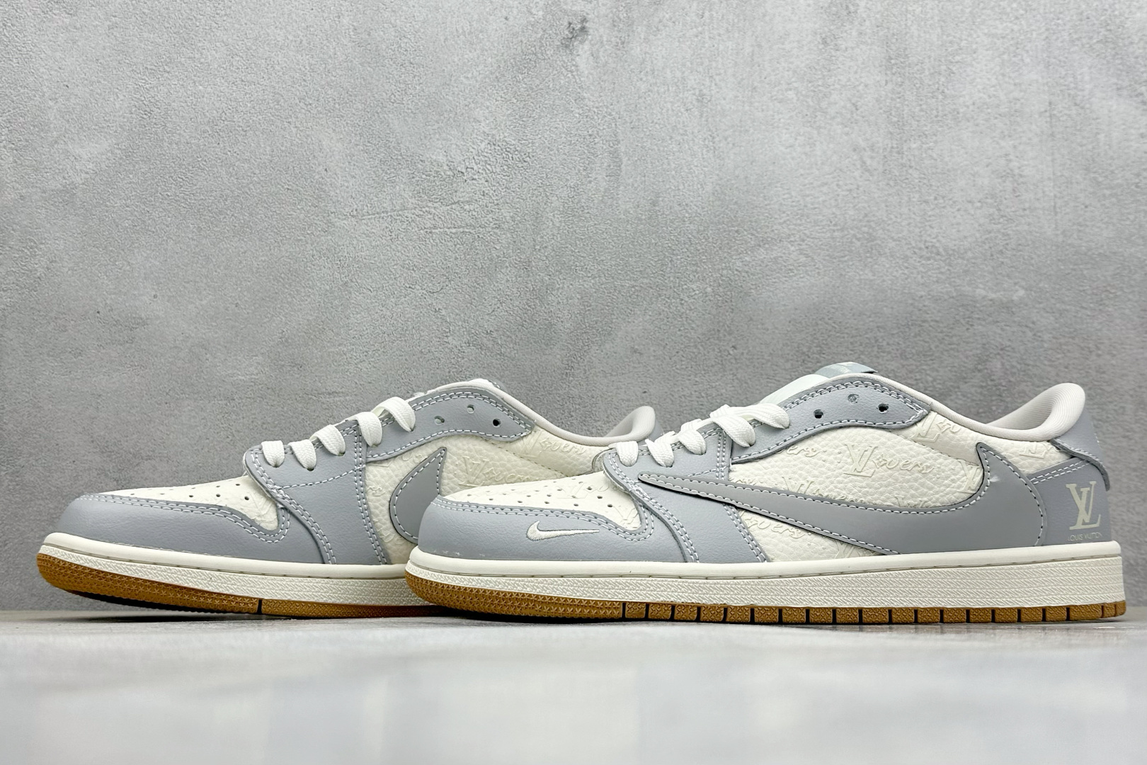 280 Travis Scott x Fragment Design x Air Jordan 1 Low OG SP AJ1 LV联名 灰白生胶 低帮文化休闲板鞋 XS2024-057