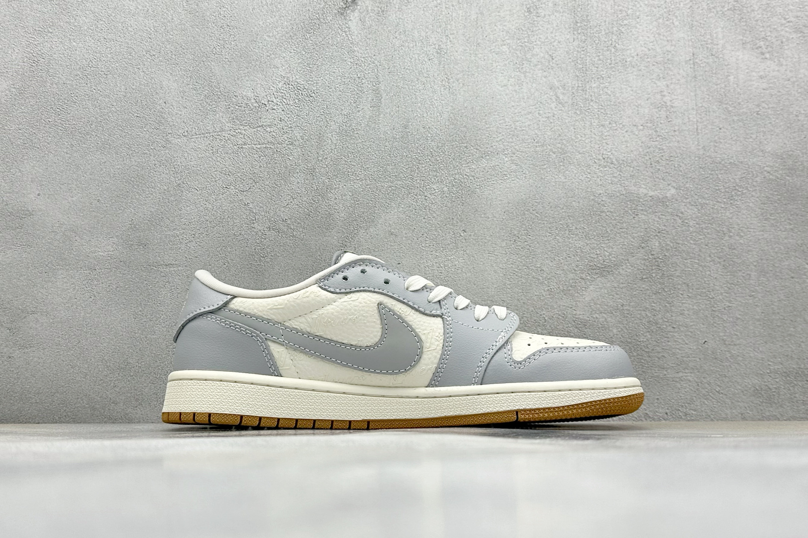280 Travis Scott x Fragment Design x Air Jordan 1 Low OG SP AJ1 LV联名 灰白生胶 低帮文化休闲板鞋 XS2024-057