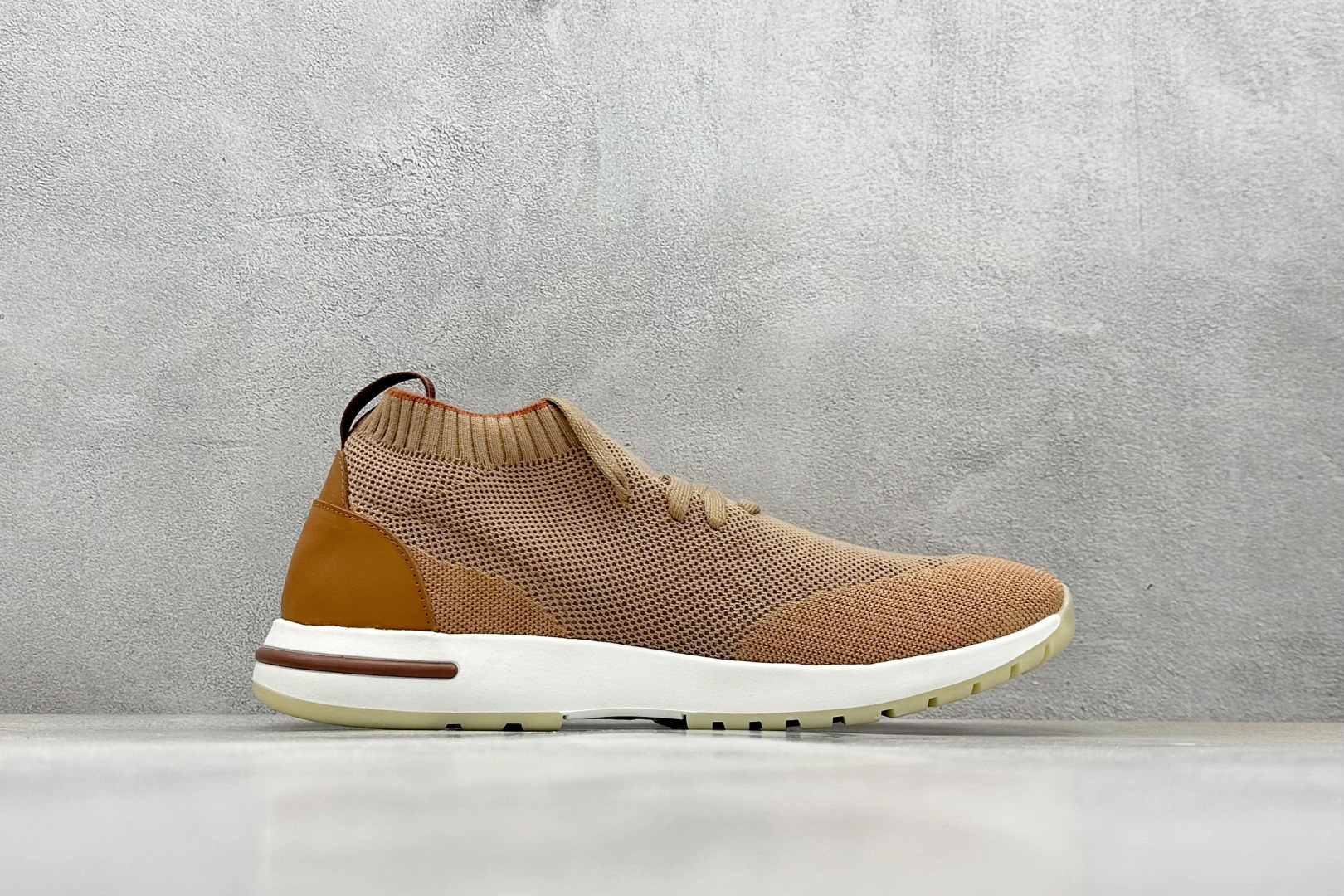 Loro Piana 顶级皮革以自然纹理诠释质感