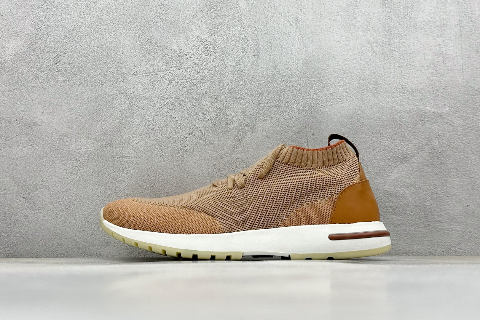 Loro Piana 顶级皮革以自然纹理诠释质感