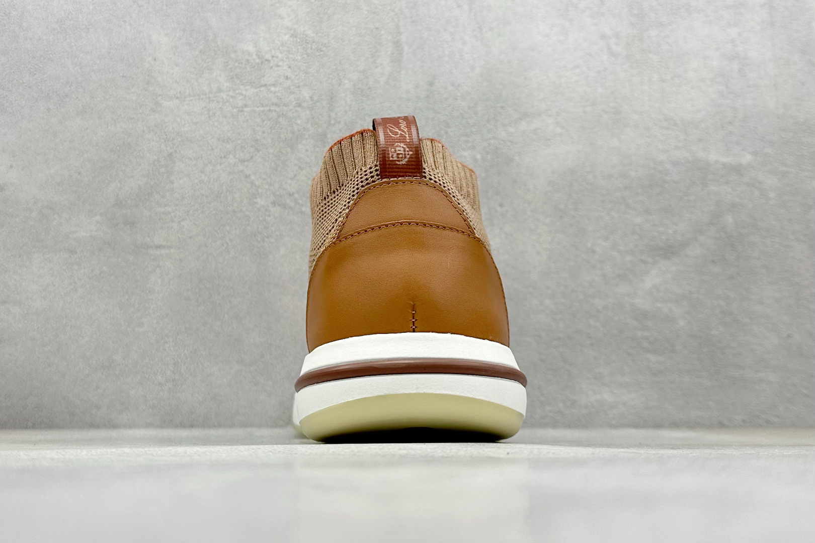 Loro Piana 顶级皮革以自然纹理诠释质感