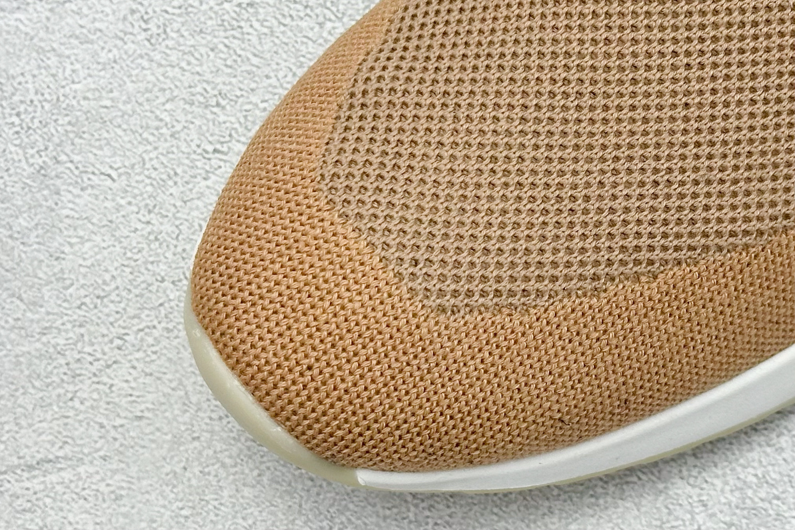 Loro Piana 顶级皮革以自然纹理诠释质感