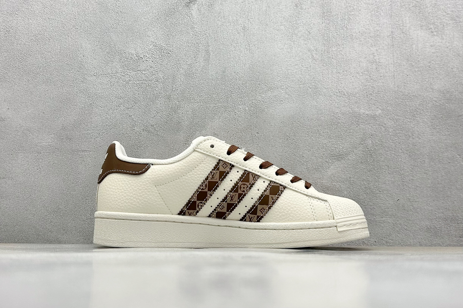 AD Originals Superstar x Louis Vuitton 白咖 AD0005