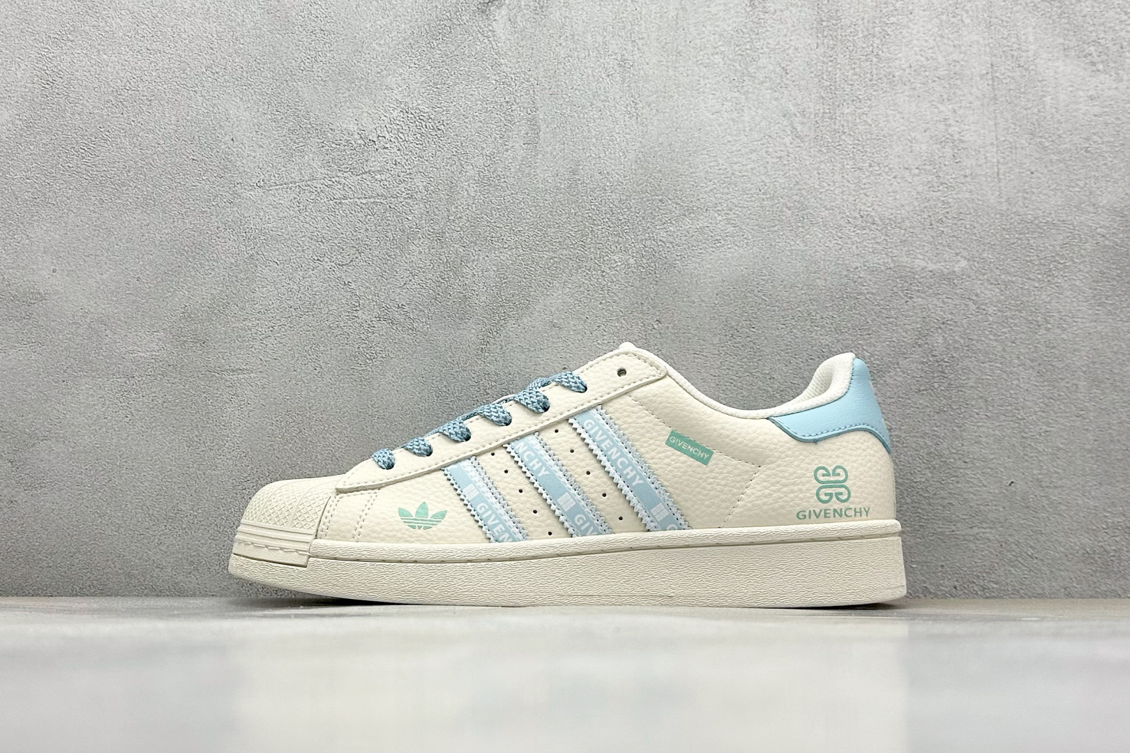 AD Originals Superstar x GIVENCHY 白蓝 XS0002