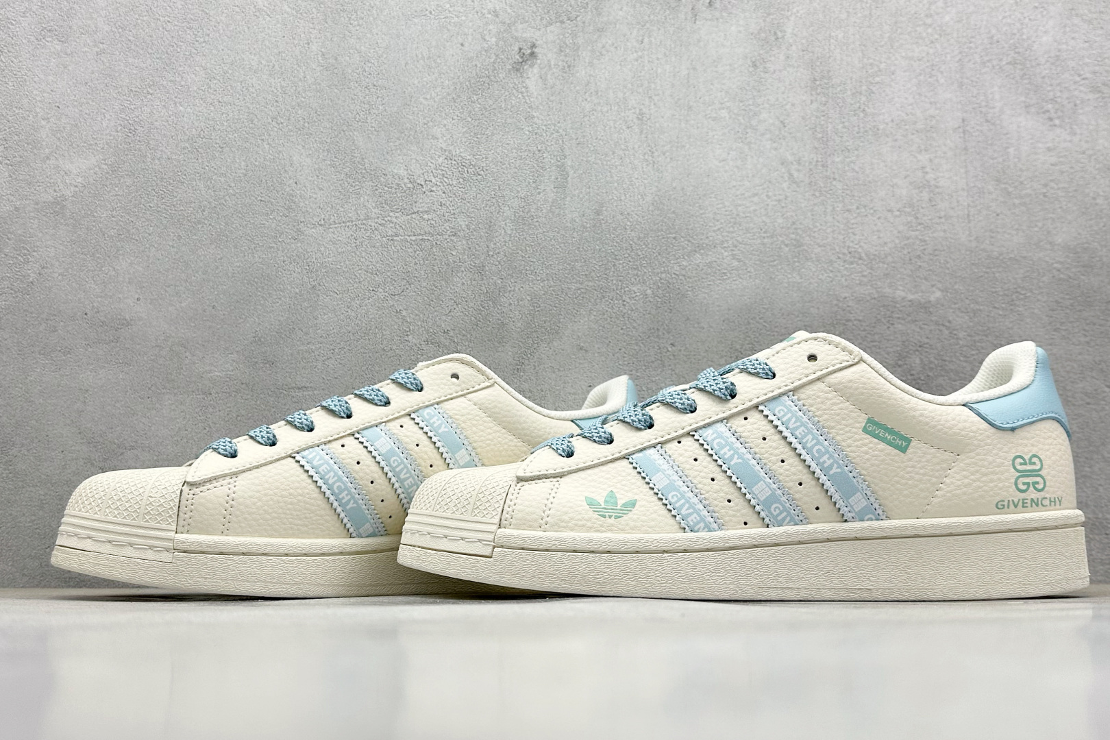 AD Originals Superstar x GIVENCHY 白蓝 XS0002