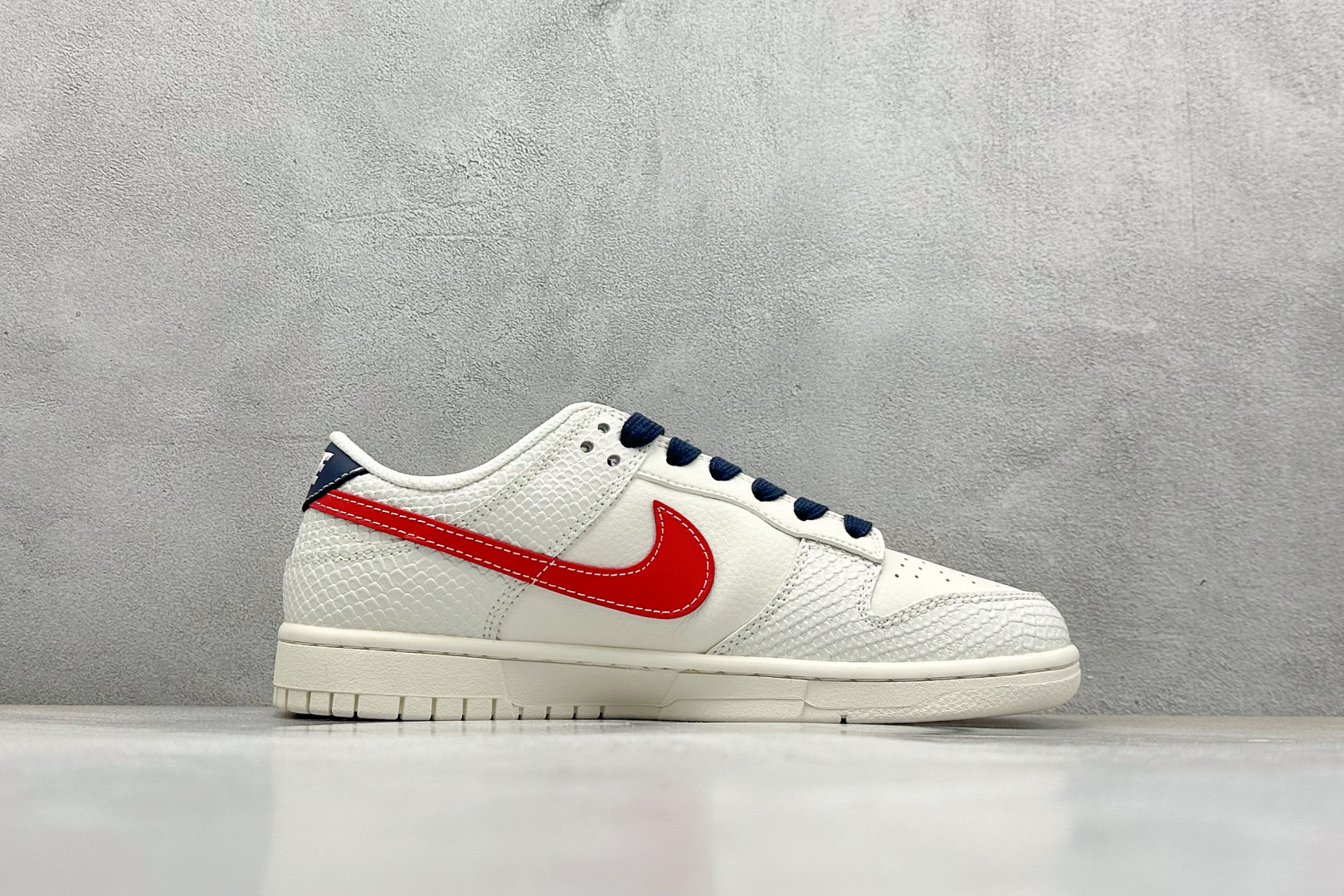 Nk SB Dunk Low Supreme联名-白龙鳞 周年高端定制 低帮休闲板鞋 BB8685-101