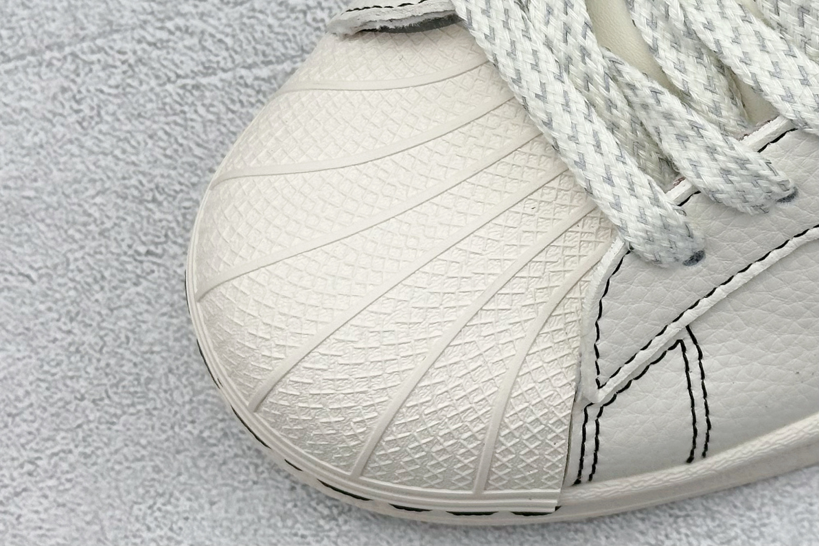 AD Originals Superstar x Supreme 白黑红 BZ2527