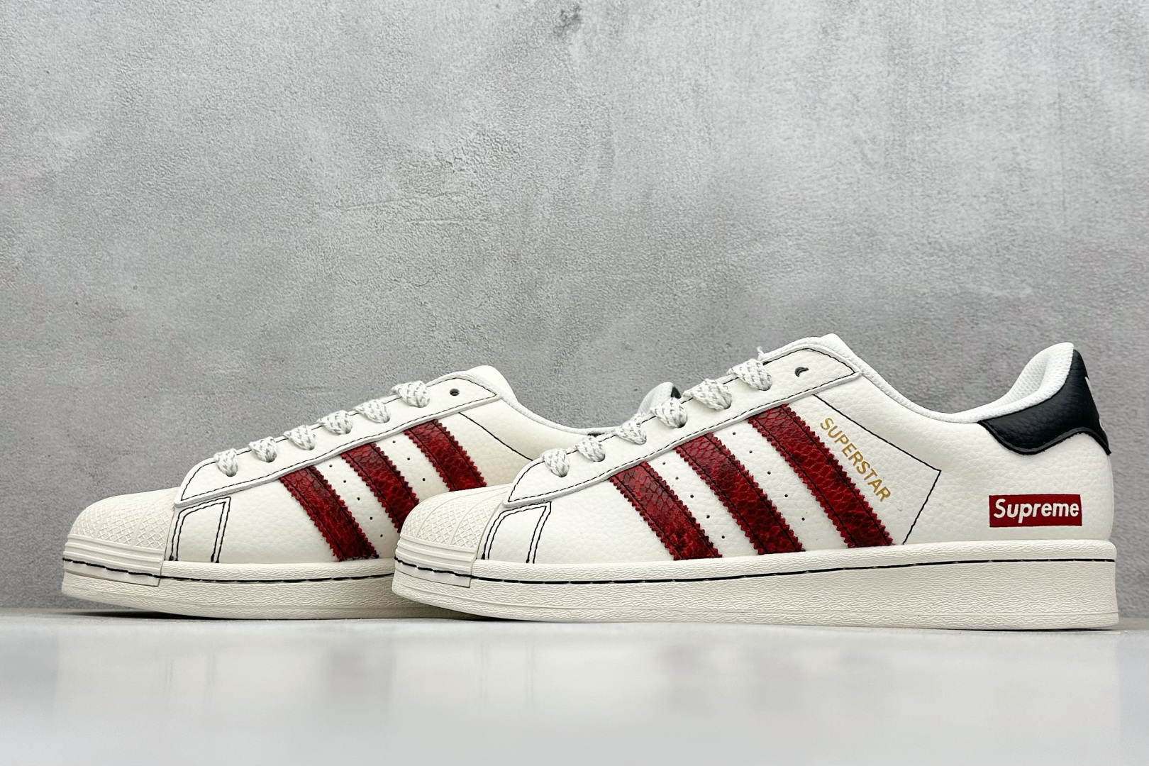 AD Originals Superstar x Supreme 白黑红 BZ2527
