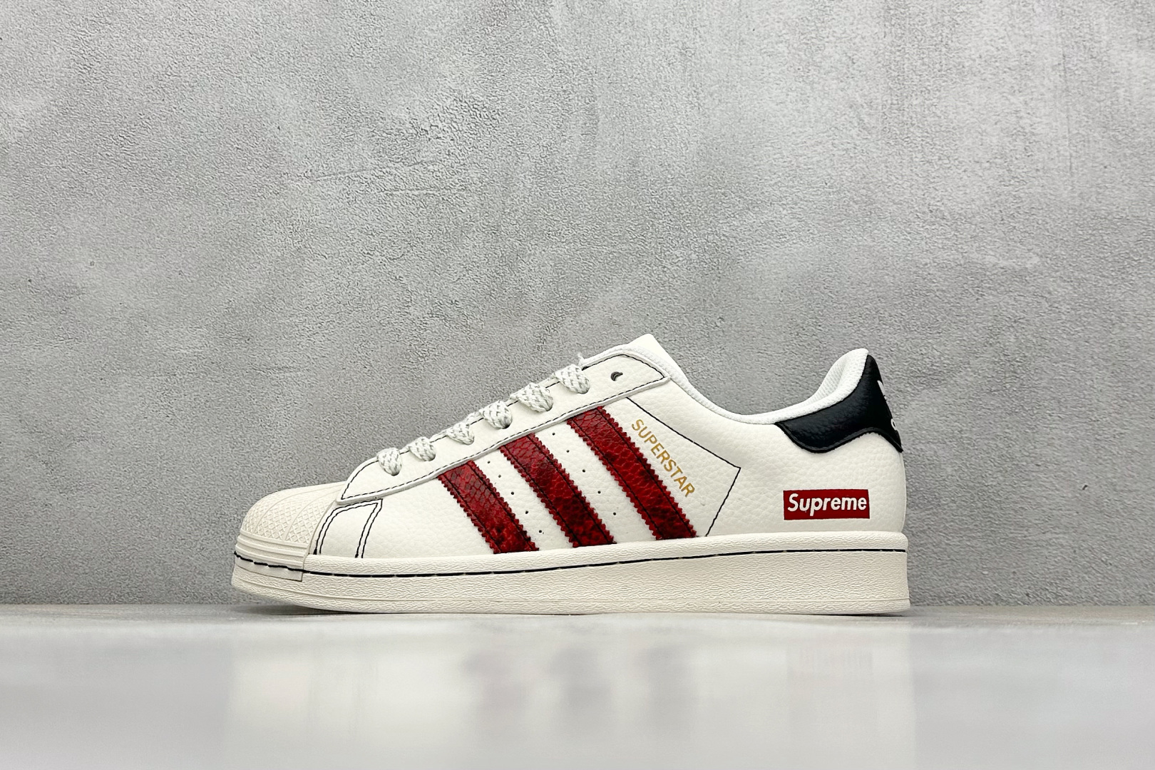 AD Originals Superstar x Supreme 白黑红 BZ2527