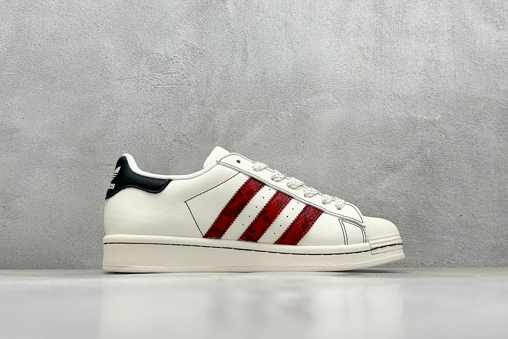 AD Originals Superstar x Supreme 白黑红 BZ2527