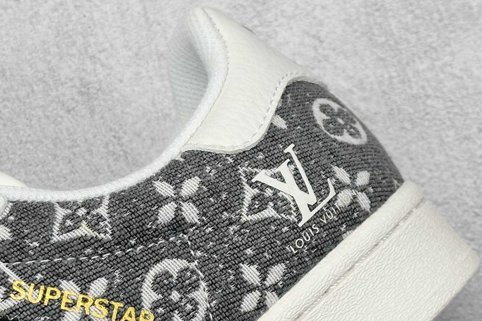 AD Originals Superstar x Louis Vuitton 白灰 JY8911