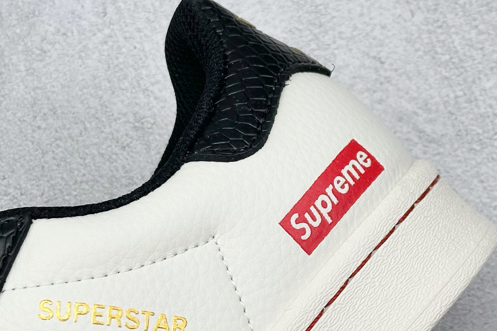 AD Originals Superstar x Supreme 白黑红 BZ2524