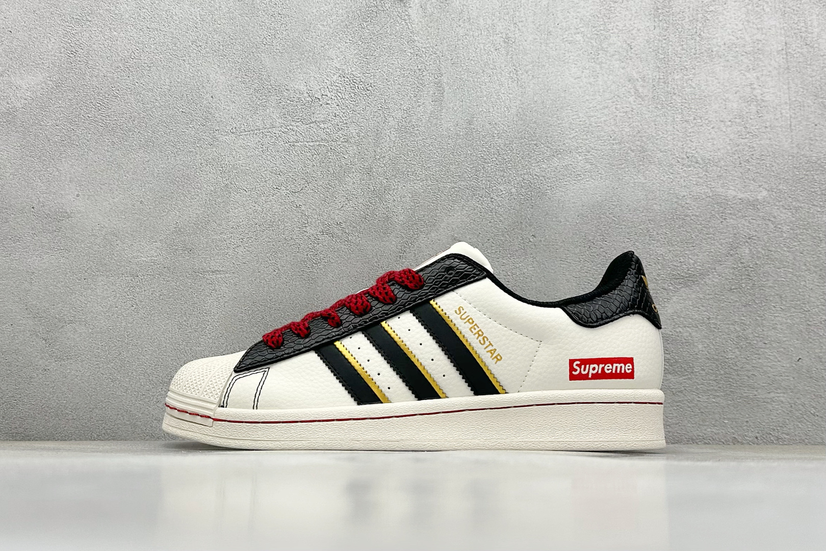 AD Originals Superstar x Supreme 白黑红 BZ2524