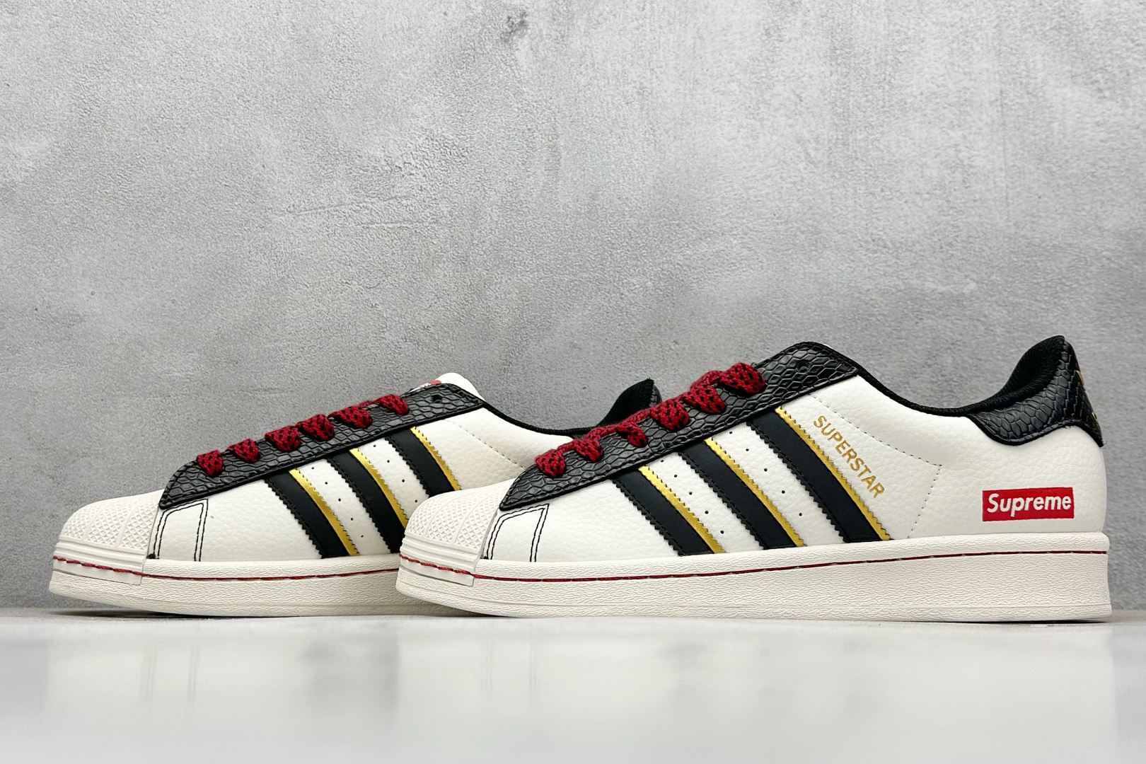 AD Originals Superstar x Supreme 白黑红 BZ2524