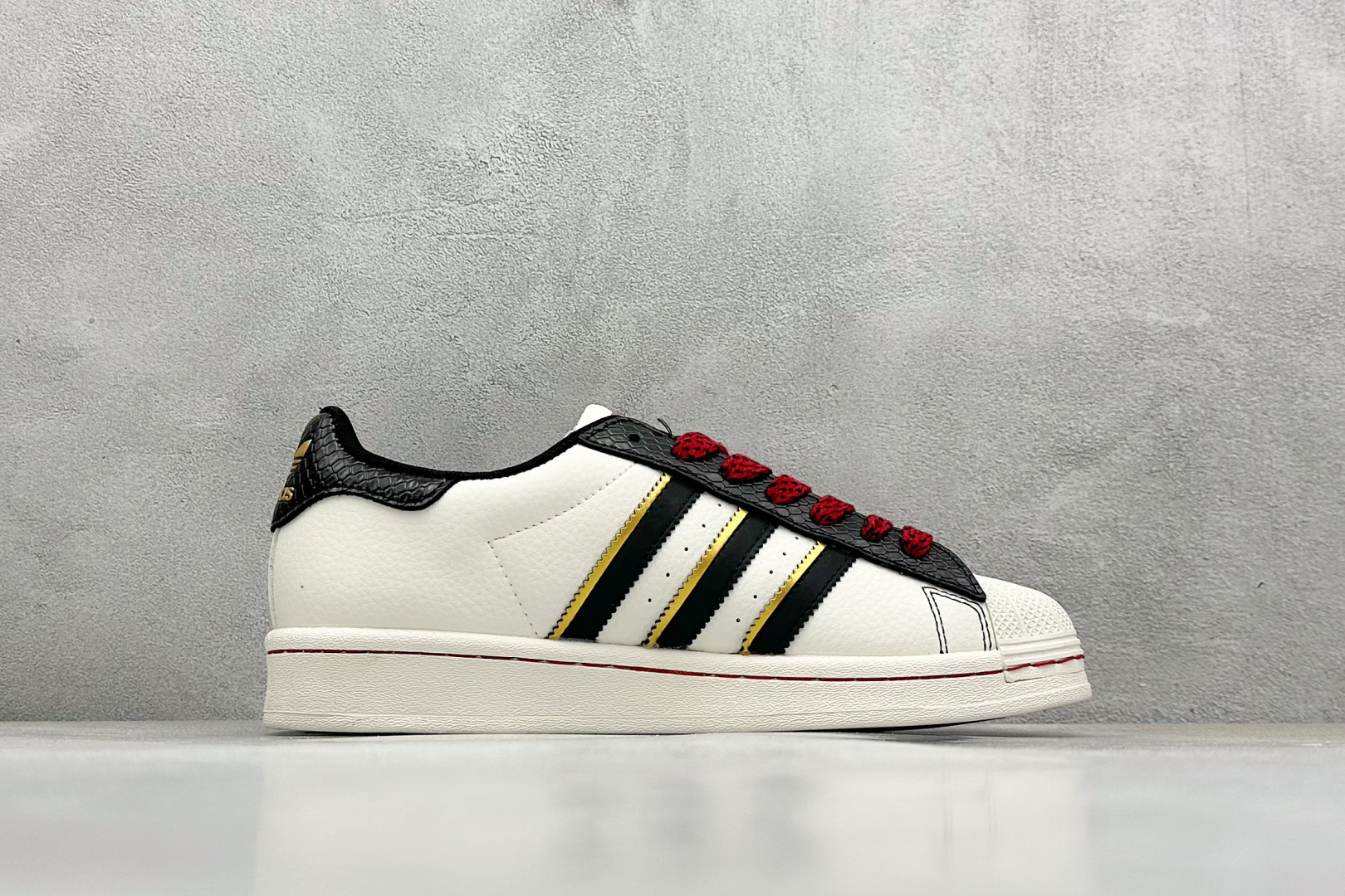 AD Originals Superstar x Supreme 白黑红 BZ2524