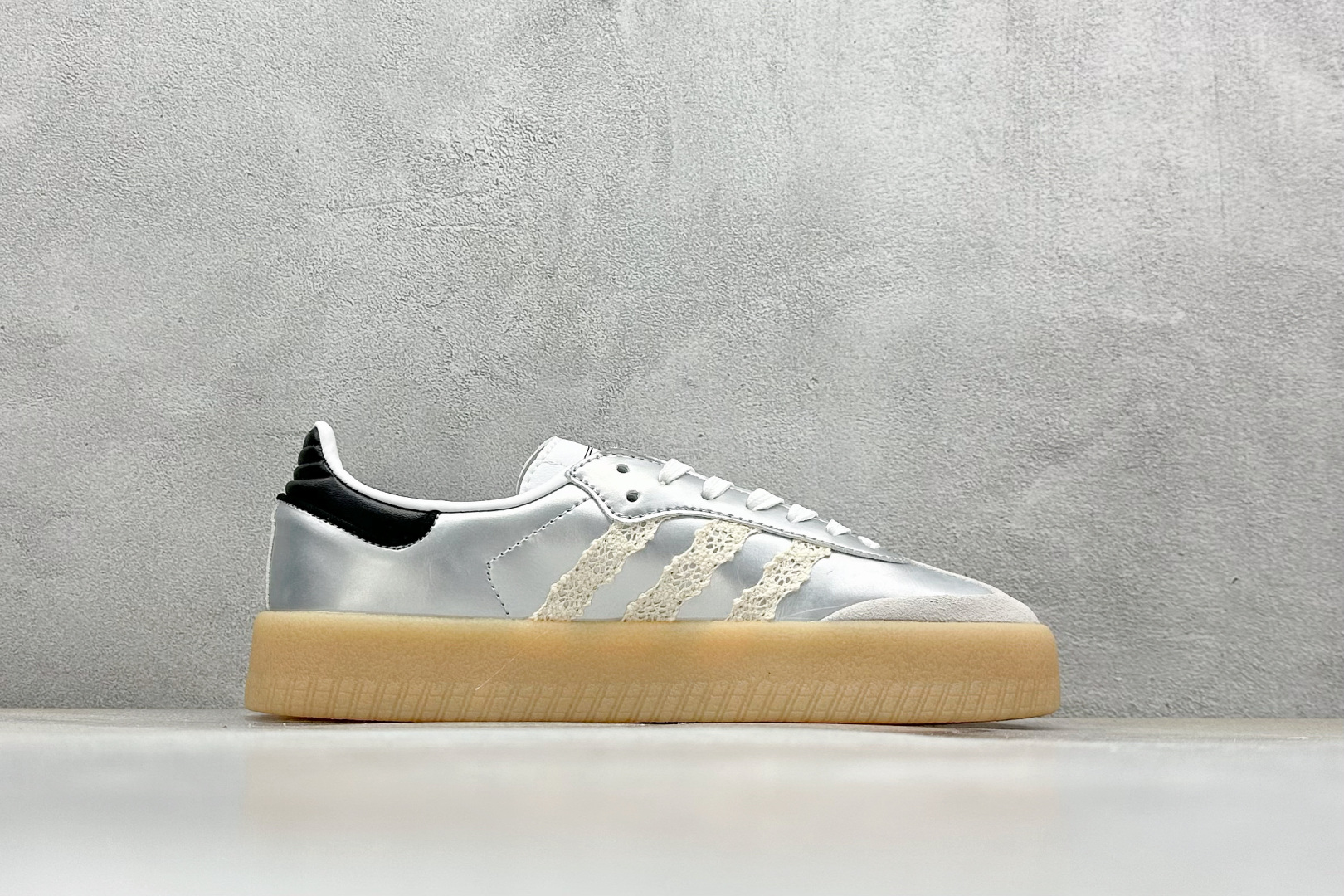 Adidas Samba Xlg 桑巴舞系列绅士德训足球风百搭低帮厚底增高休闲运动板鞋 IG5745