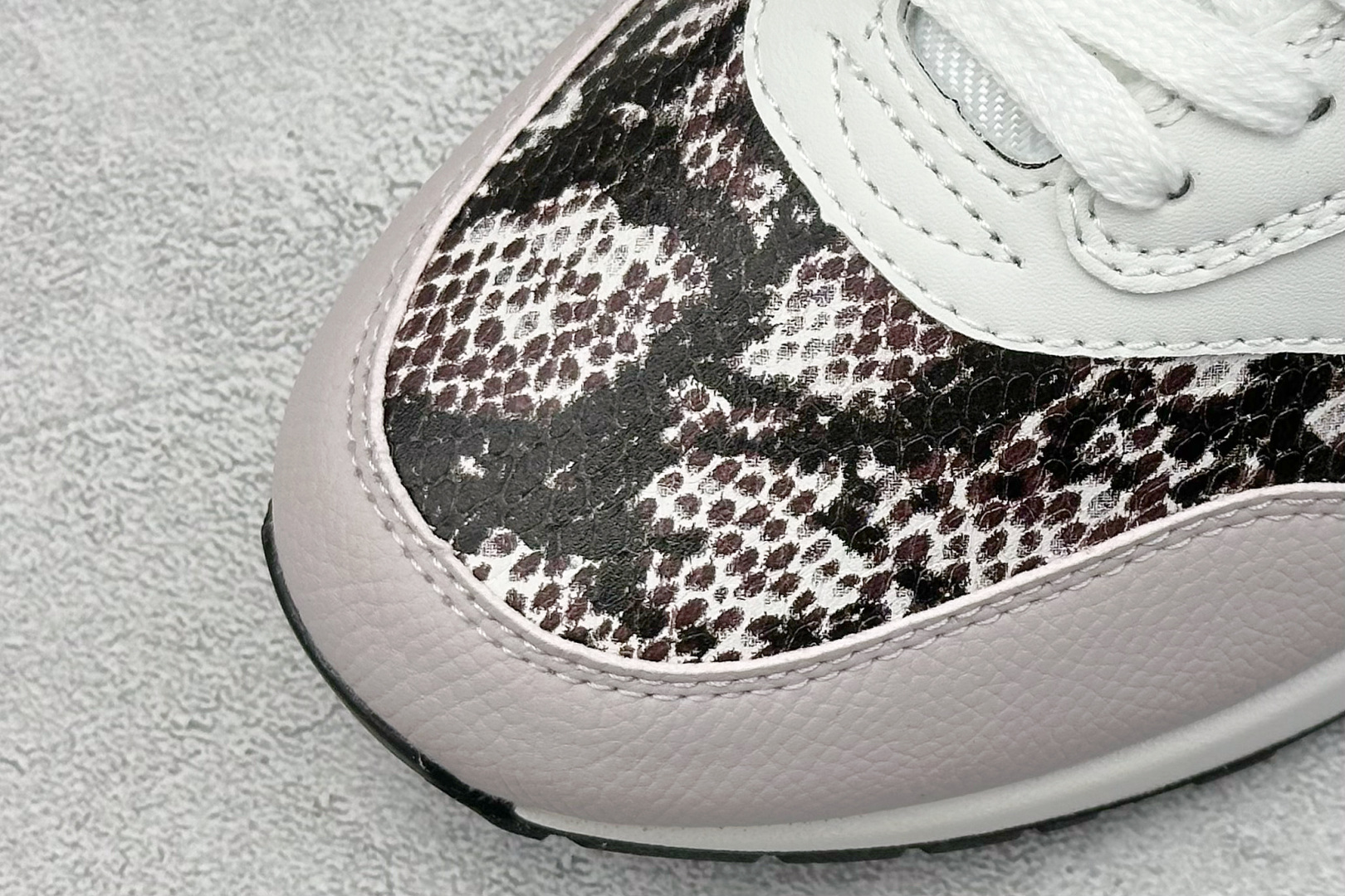 220 Nike Air Max 1 ”Snakeskin” 淡粉色 复古休闲跑步鞋 HF5338-100