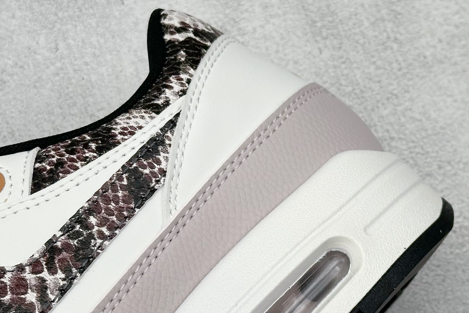 220 Nike Air Max 1 ”Snakeskin” 淡粉色 复古休闲跑步鞋 HF5338-100
