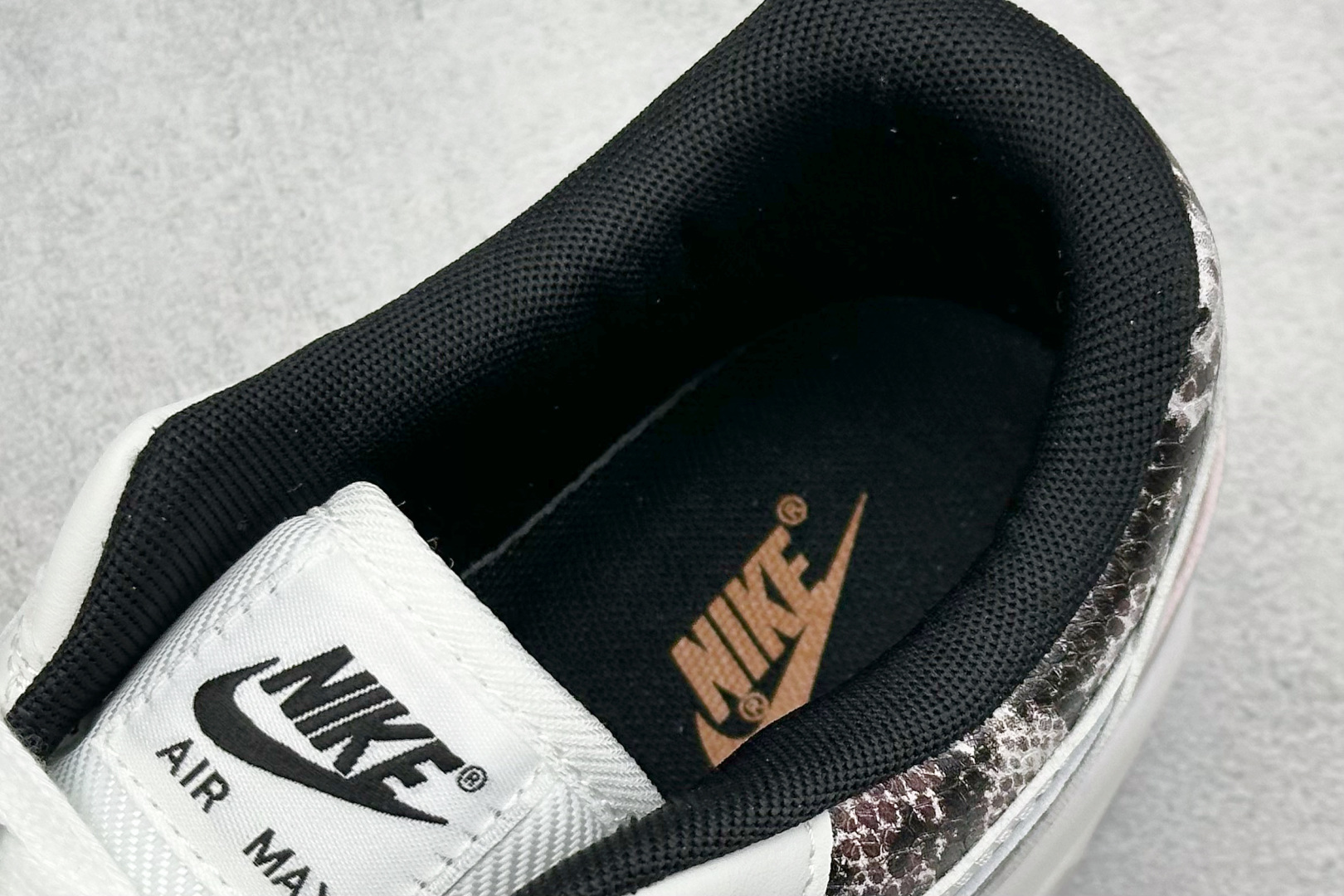220 Nike Air Max 1 ”Snakeskin” 淡粉色 复古休闲跑步鞋 HF5338-100
