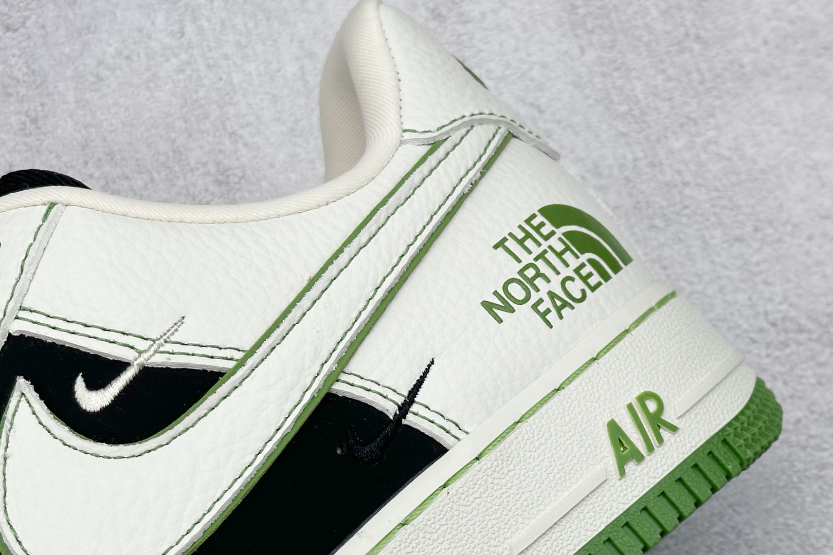 260 SC版 Nike Air Force 1'07 Low 北面联名 白黑绿 空军一号低帮休闲板鞋 SC9207-527