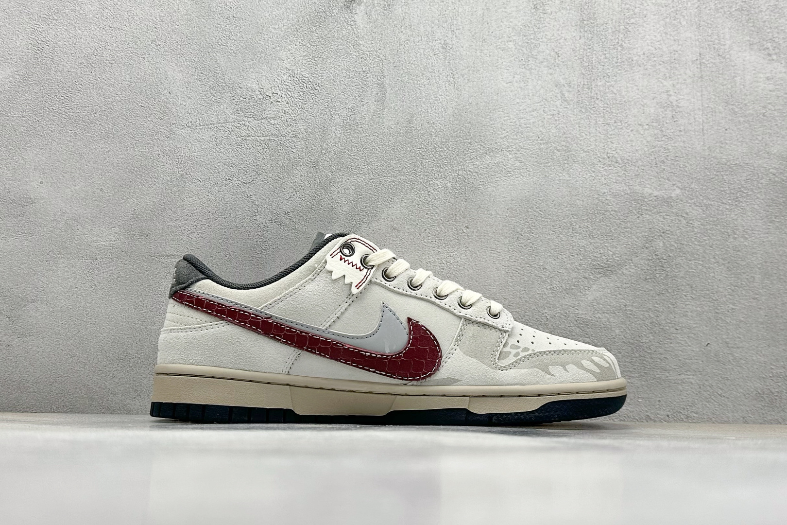 300 FS版 Nike SB Dunk Low 蜕尘迎金 HV1800-101
