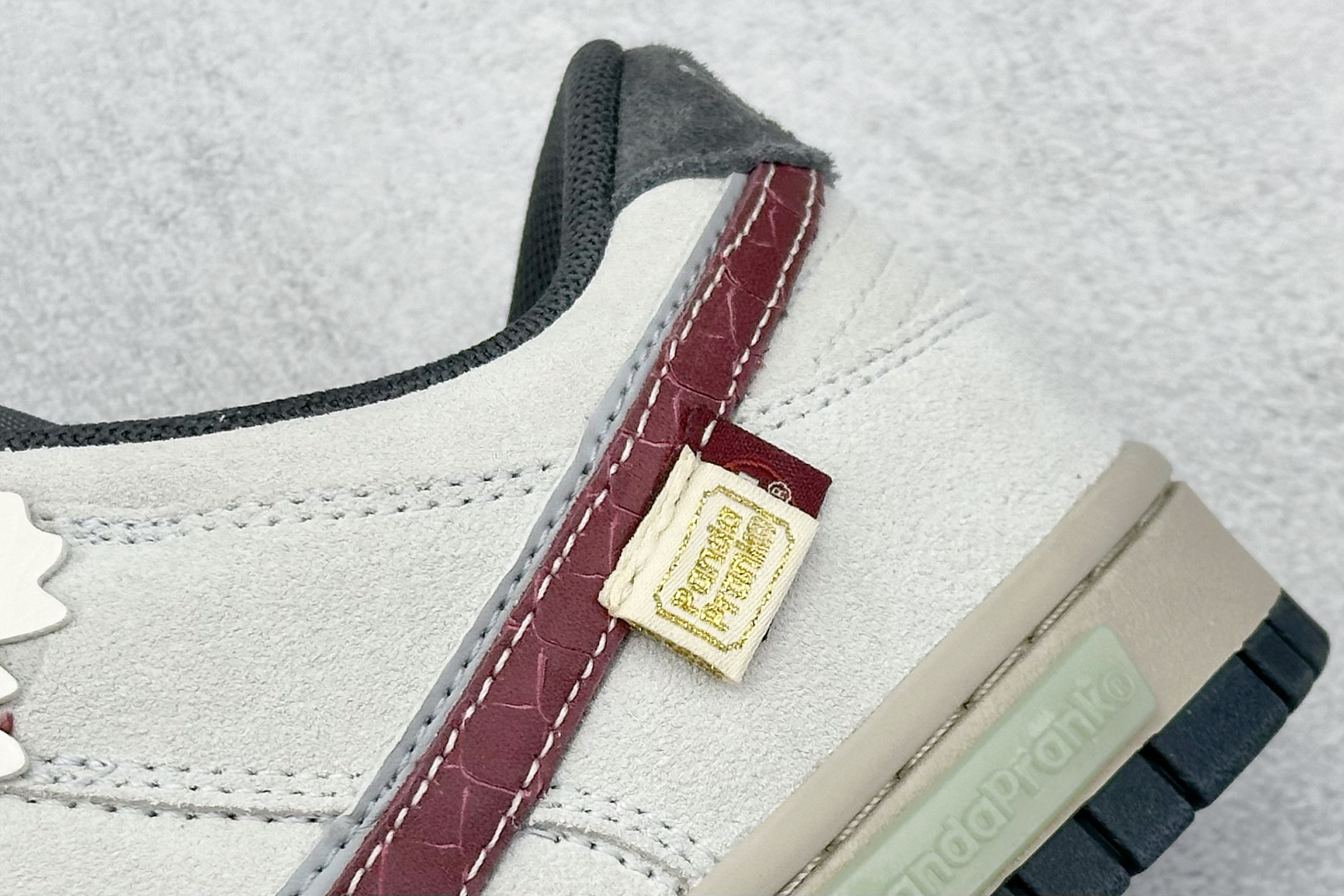 300 FS版 Nike SB Dunk Low 蜕尘迎金 HV1800-101