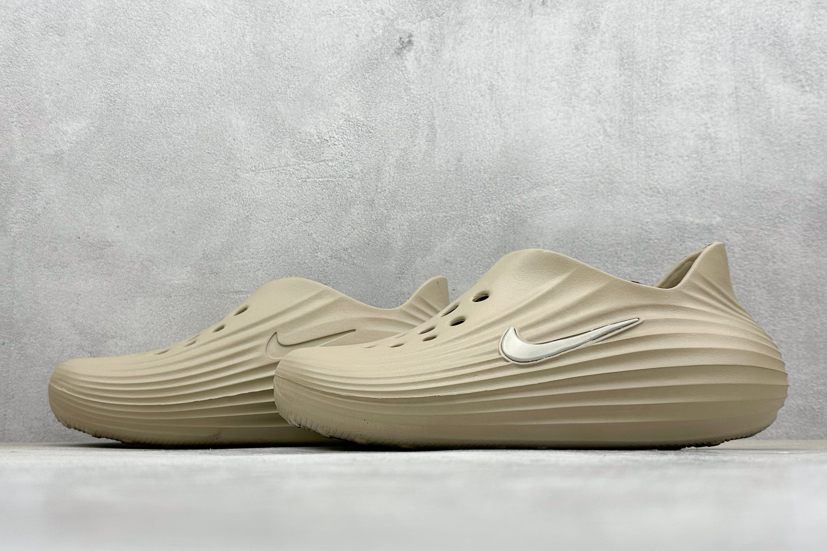 Nike ReactX Rejuven8 一脚蹬夏日穿搭凉鞋 HV5060-200