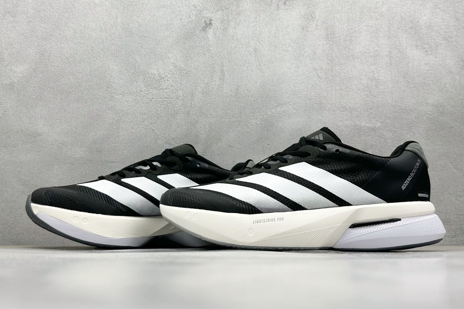 200 Adidas Adizero Boston 13 轻盈跑鞋 超轻发泡底 缓震透气跑步鞋 JS4938