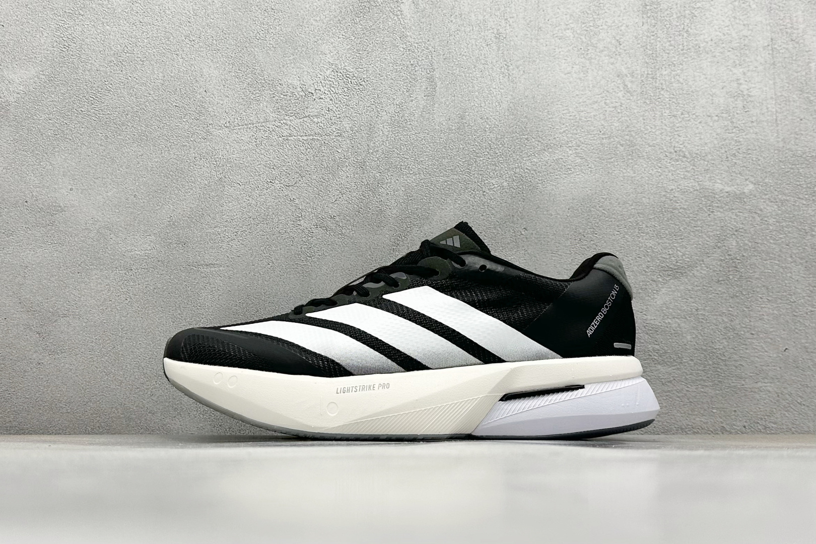 200 Adidas Adizero Boston 13 轻盈跑鞋 超轻发泡底 缓震透气跑步鞋 JS4938