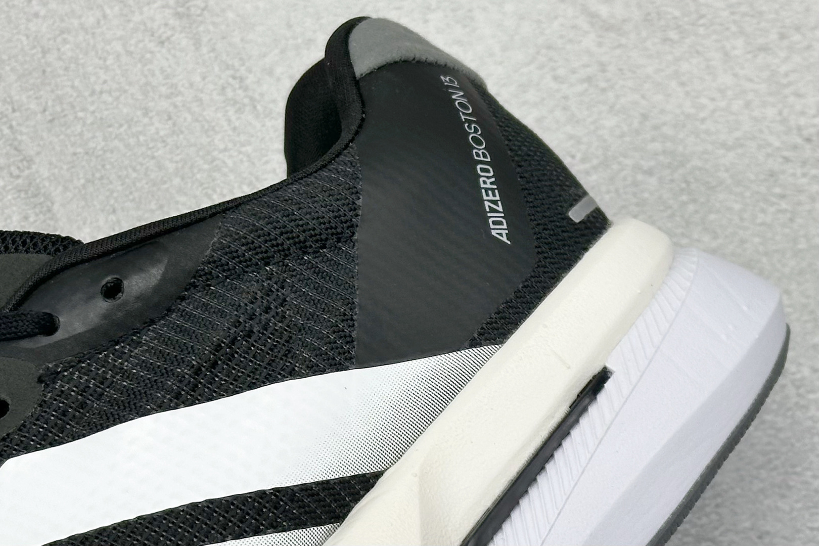 200 Adidas Adizero Boston 13 轻盈跑鞋 超轻发泡底 缓震透气跑步鞋 JS4938