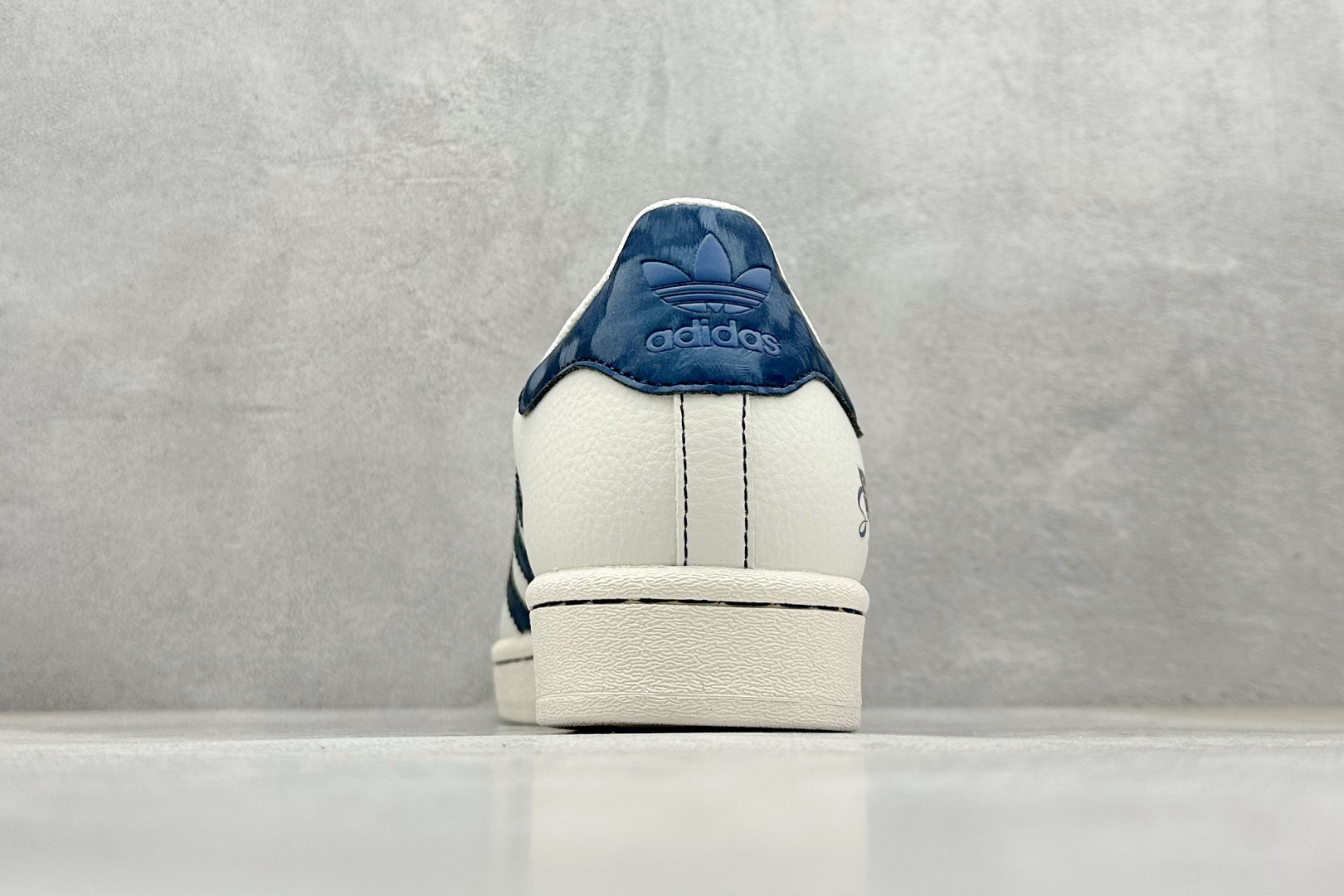 AD Originals Superstar x Supreme 白蓝 HS3069