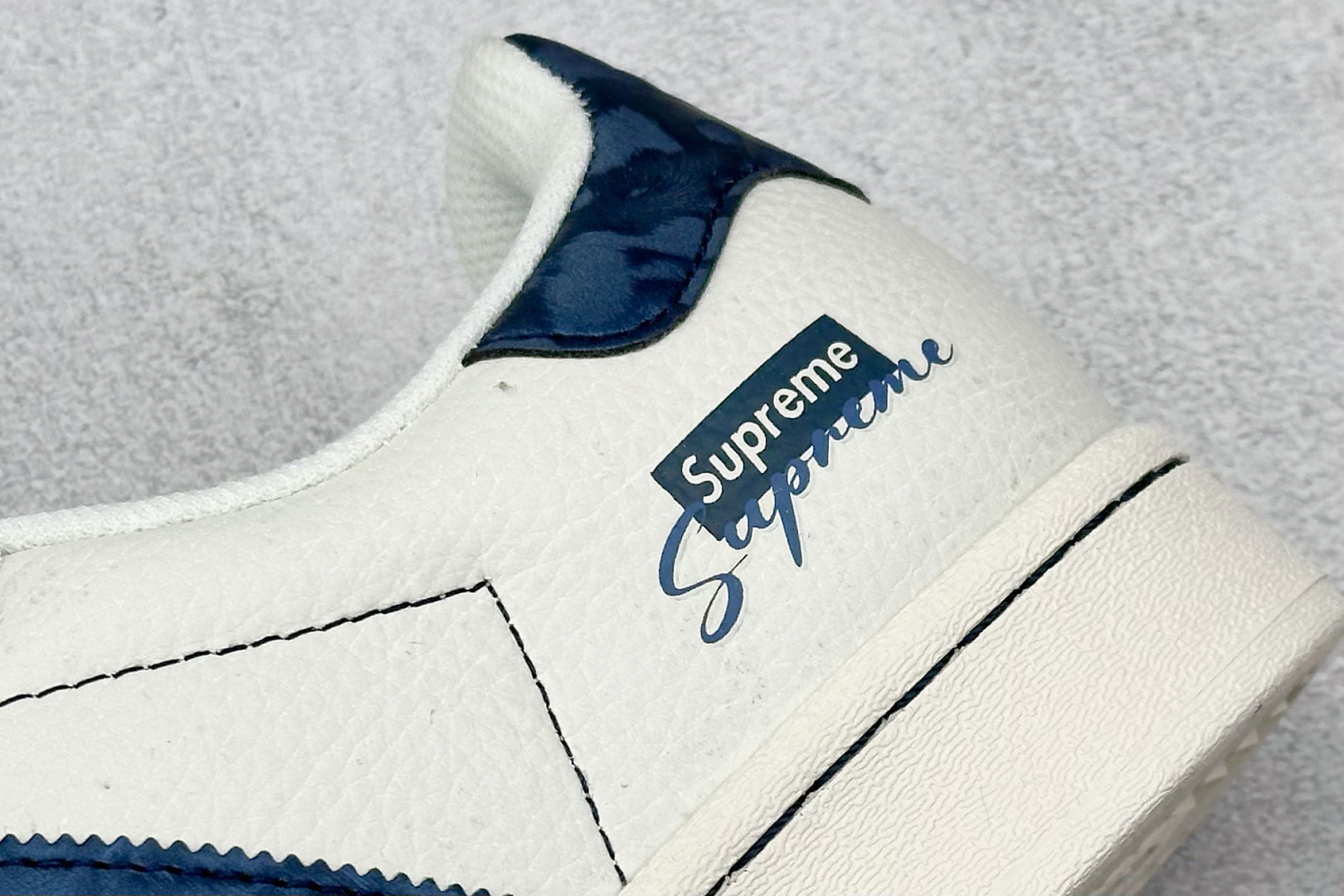 AD Originals Superstar x Supreme 白蓝 HS3069