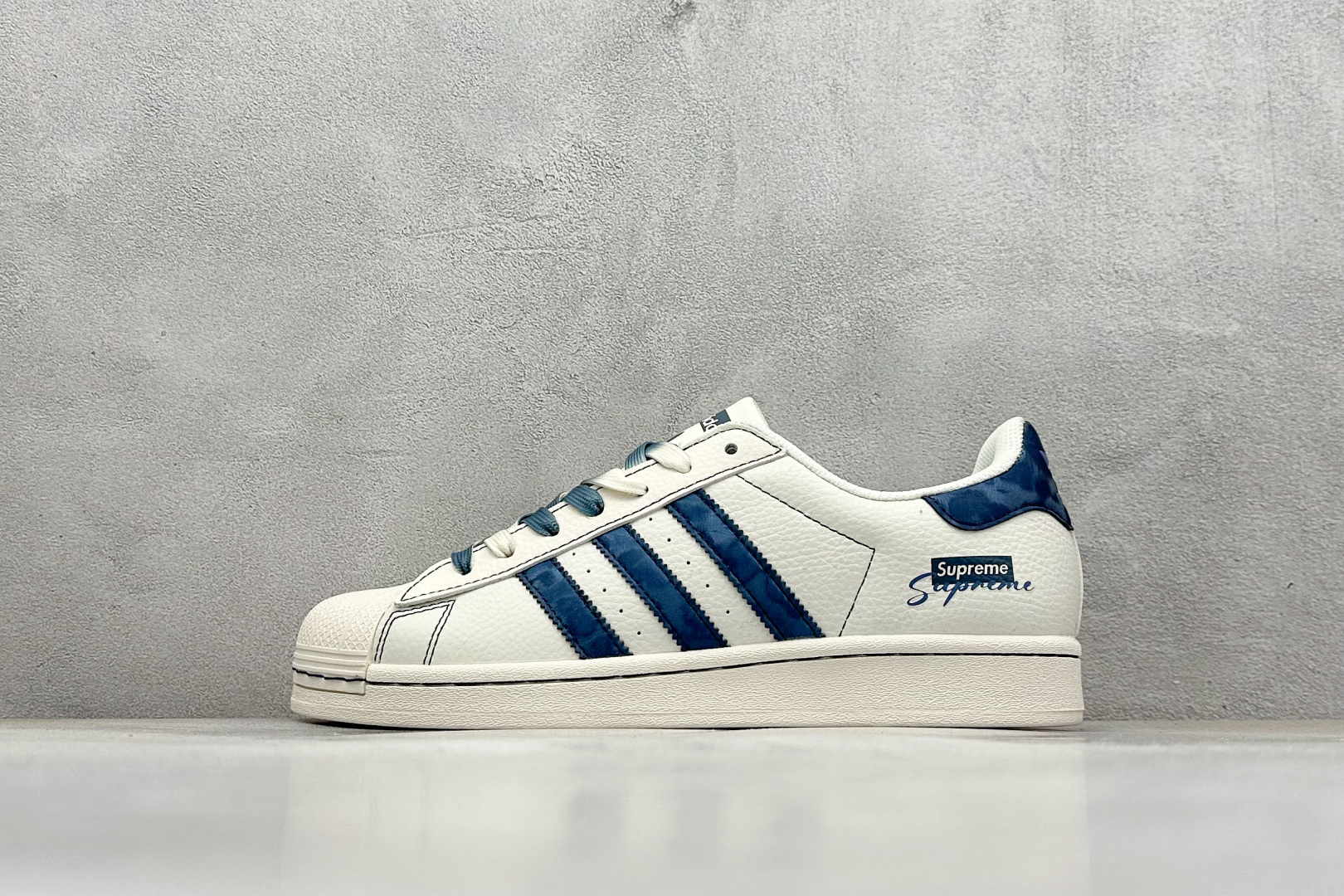 AD Originals Superstar x Supreme 白蓝 HS3069
