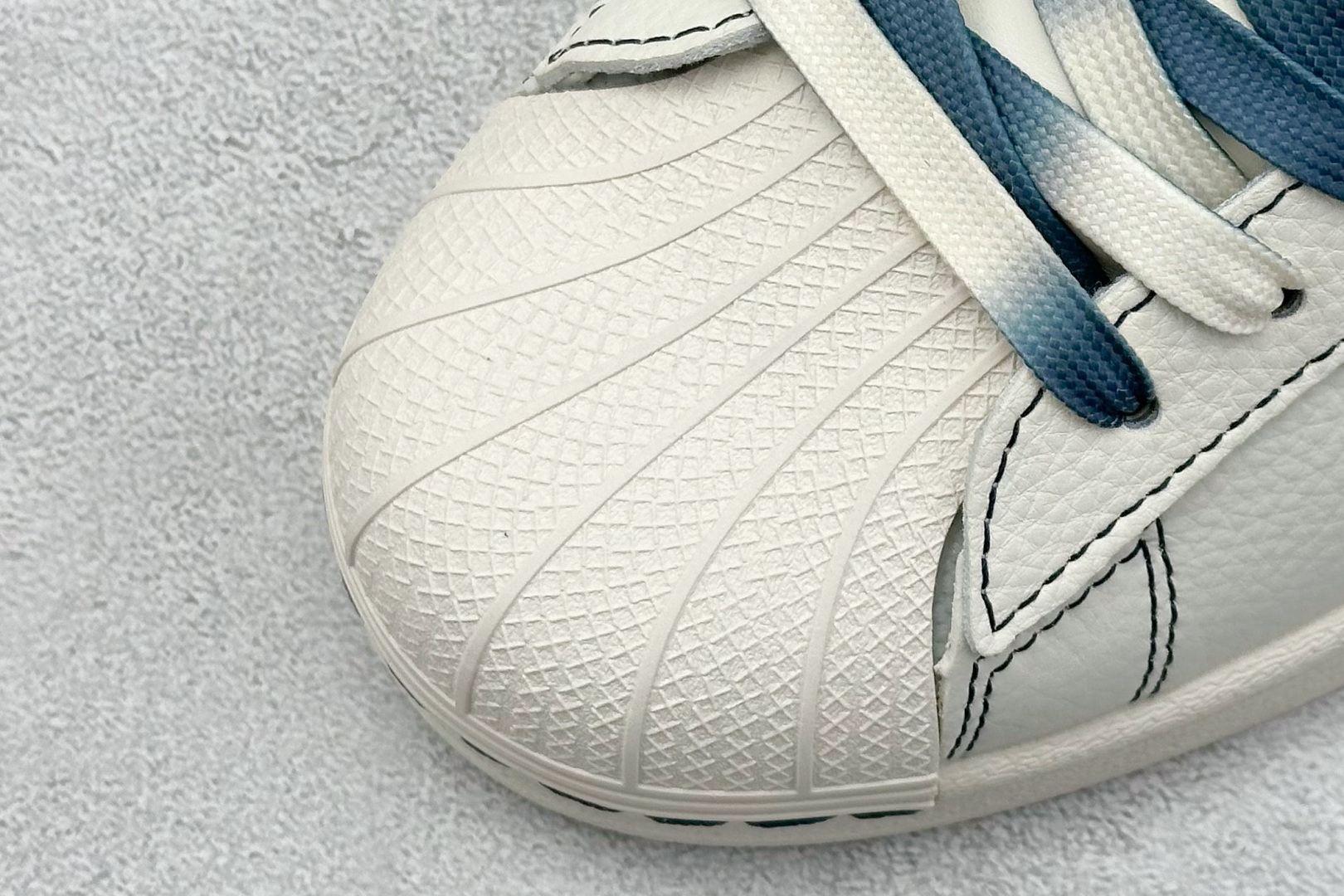 AD Originals Superstar x Supreme 白蓝 HS3069