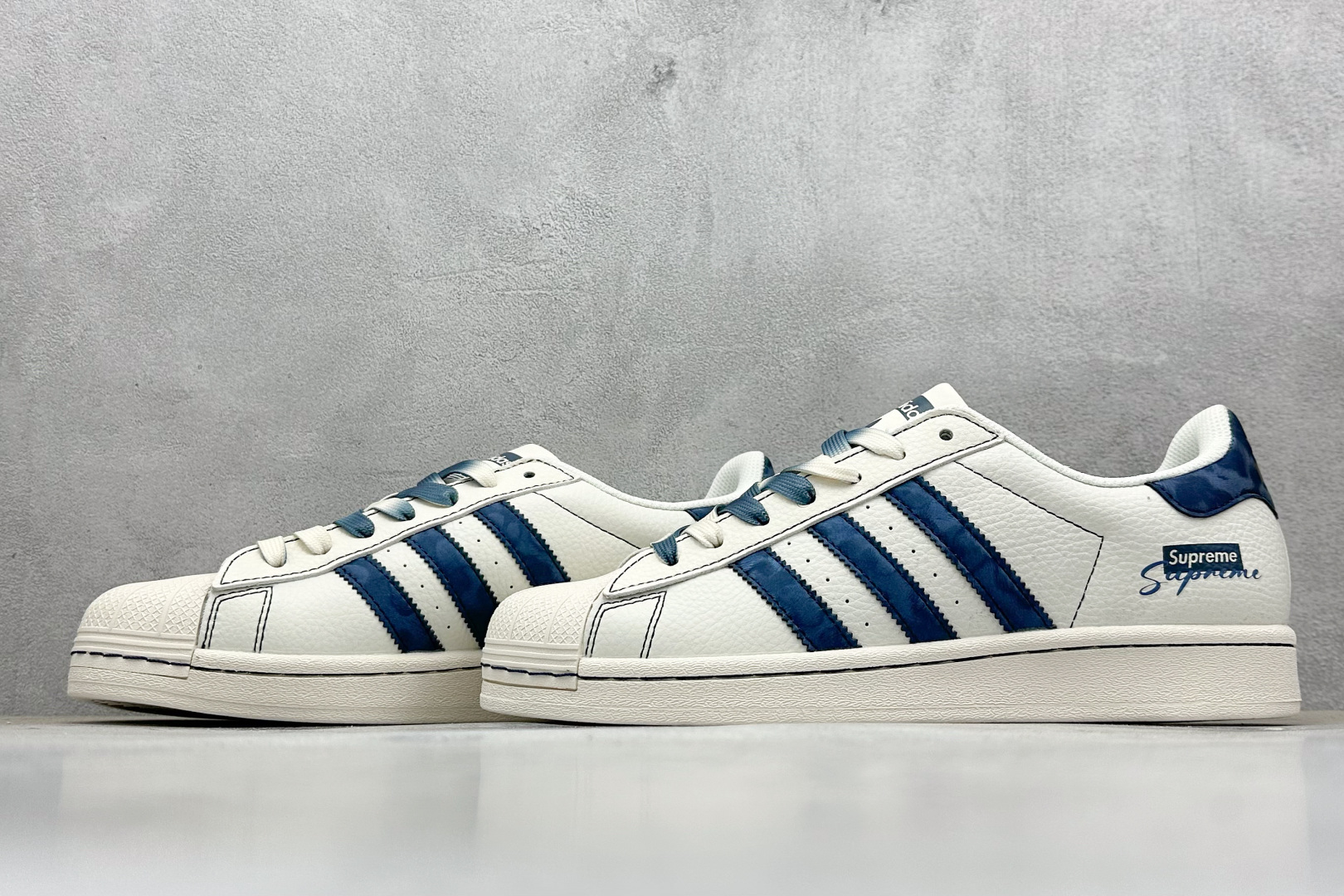 AD Originals Superstar x Supreme 白蓝 HS3069