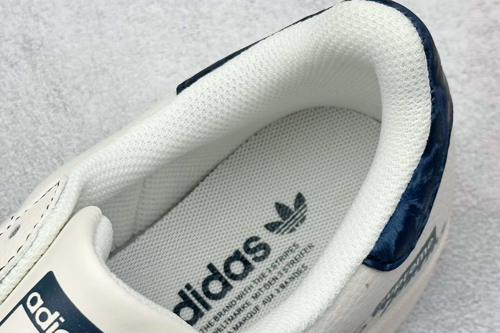 AD Originals Superstar x Supreme 白蓝 HS3069