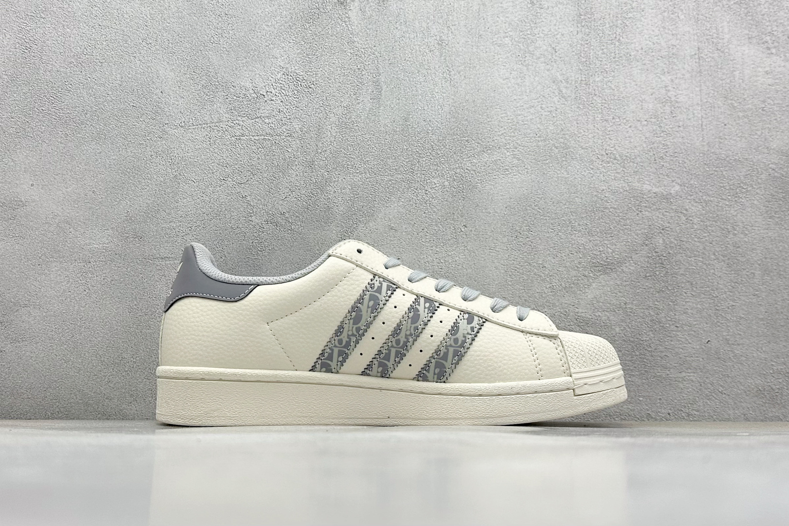 AD Originals Superstar x DIOR 白灰 XG0004
