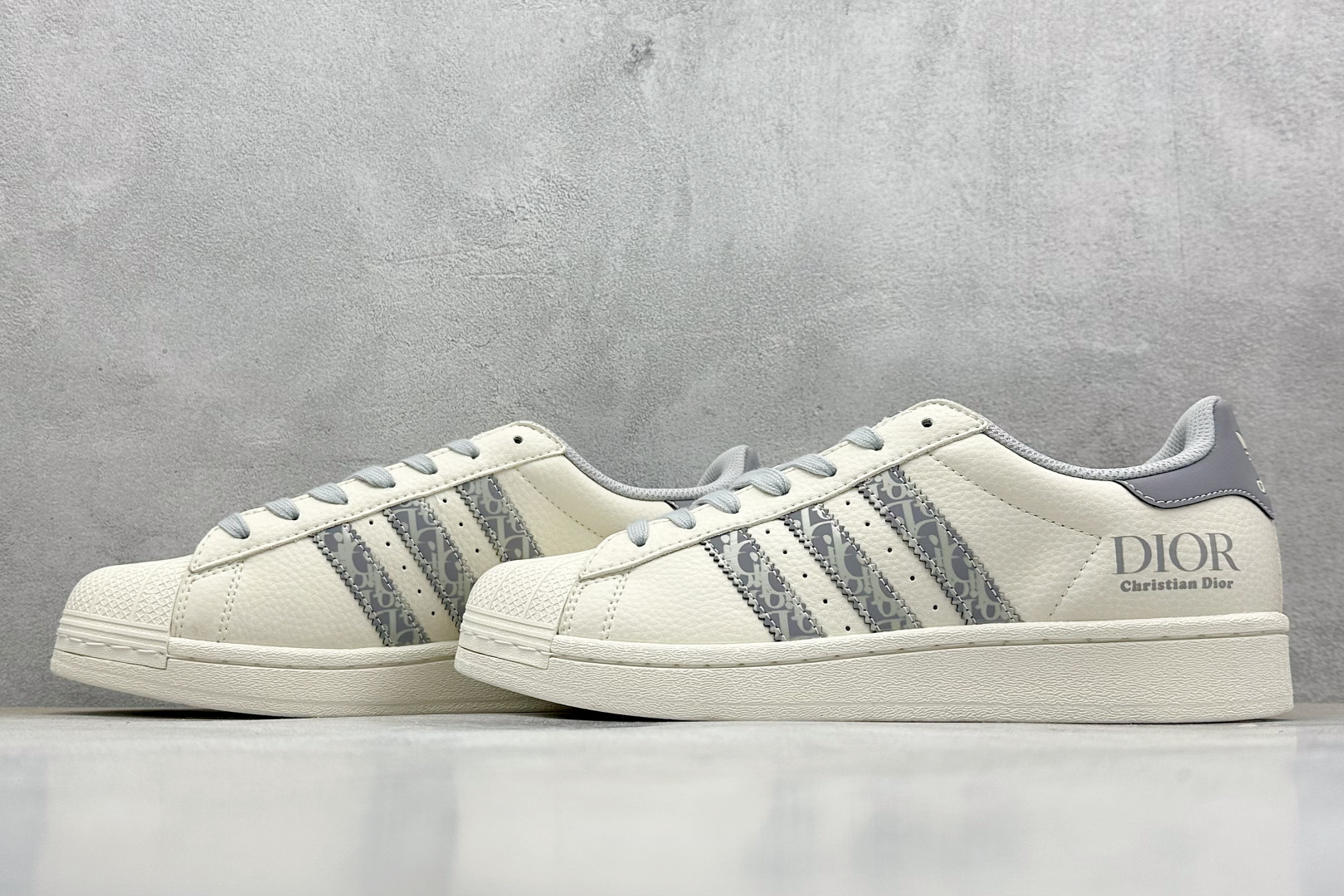 AD Originals Superstar x DIOR 白灰 XG0004