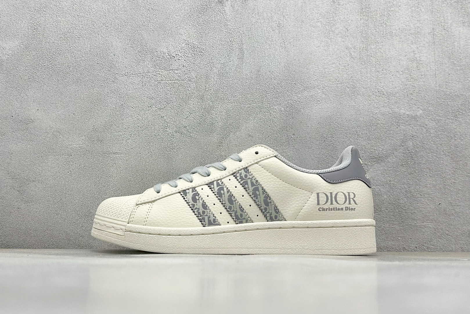 AD Originals Superstar x DIOR 白灰 XG0004