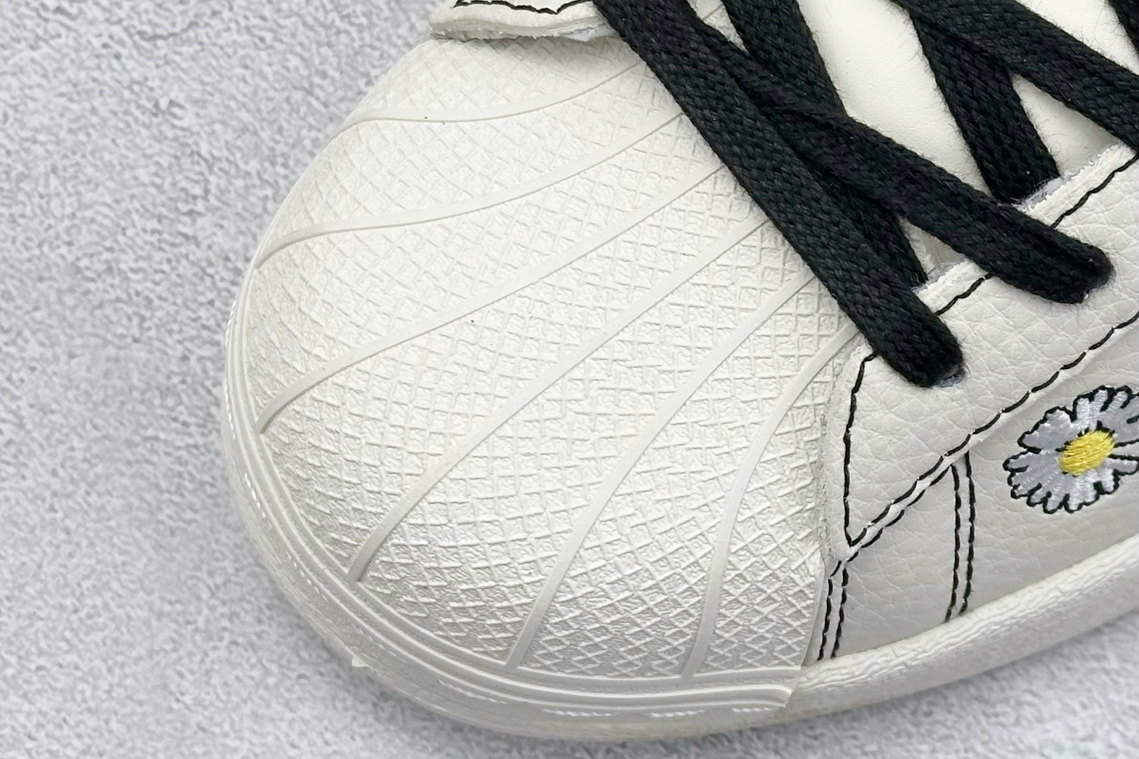 AD Originals Superstar x Peaceminusone 白黑小雏菊 XG0001