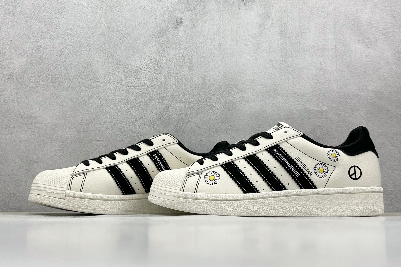 AD Originals Superstar x Peaceminusone 白黑小雏菊 XG0001